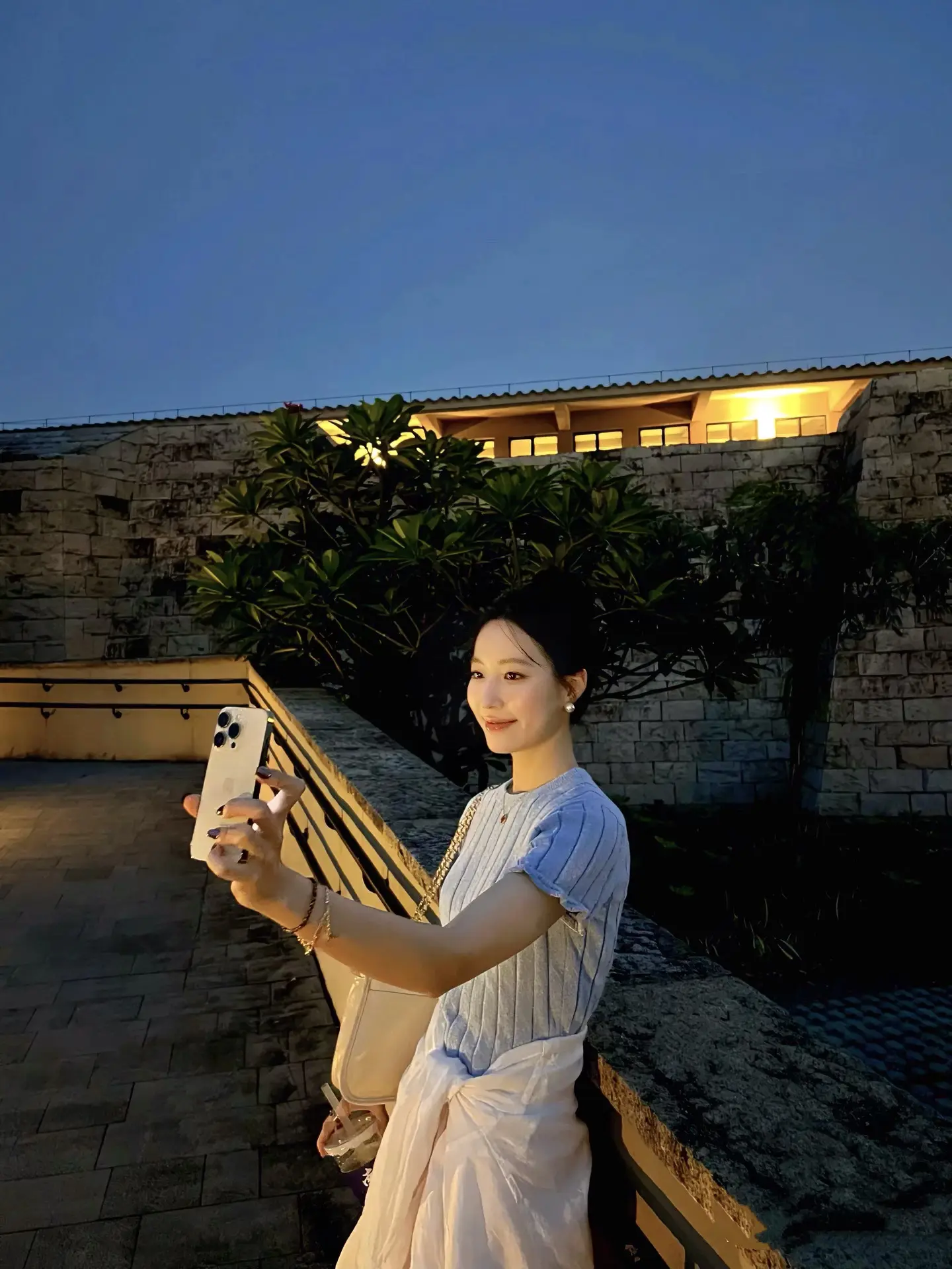 人过得好的时候 就会原谅很多事 自己内心有了力量 就懒得跟外界较劲.