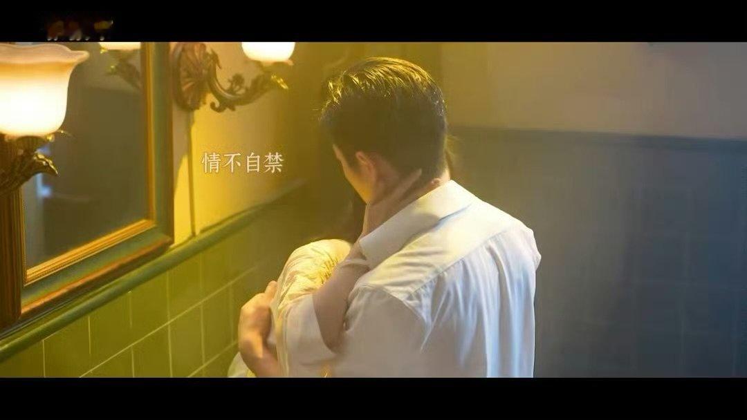 丞磊徐若晗这个咬脖吻玉簟秋这正片要少一秒我找人弄你这一场对手戏的质感实在惊艳，眼