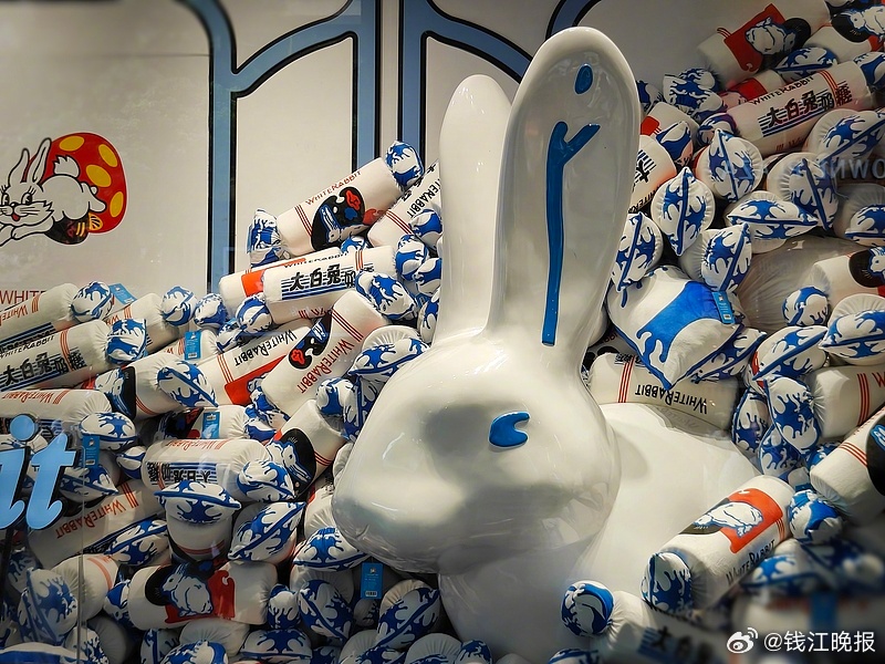 【 #大白兔奶糖告大白兔奶糖口味雪糕# 赢了！】“大白兔”奶糖的甜蜜，是很多人美