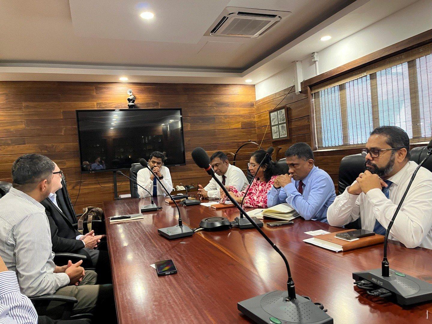 世科院会政府有关负责人商生物多样性绿茶项目由斯里兰卡教授陪同世科院周晋峰院长等与