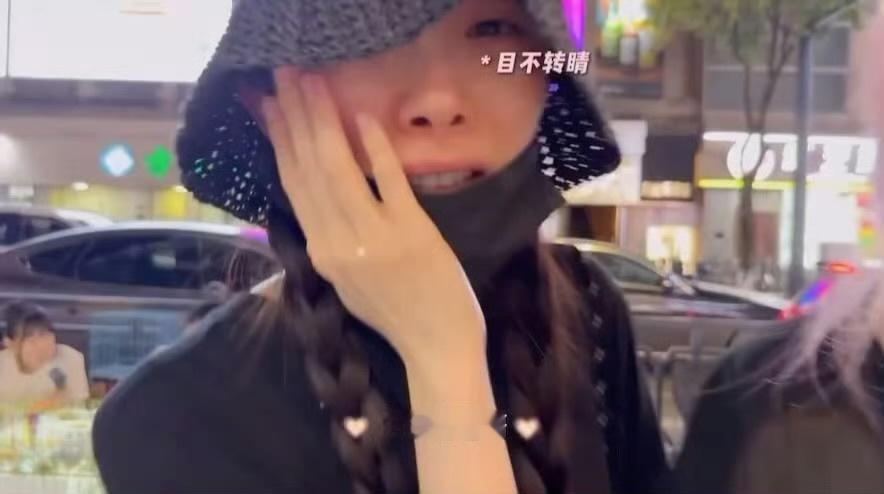 哎呦幂幂姐萌得我😚杨幂偶遇小黑蛇夜华