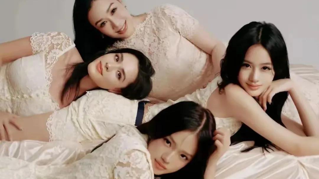 钟丽缇带三个女儿拍闺蜜照写200字文案
【钟丽缇携三朵