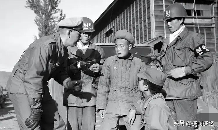 1954年，1.4万名志愿军战俘被运往台湾，蒋介石当晚安睡9小时，写下一句话，蒋