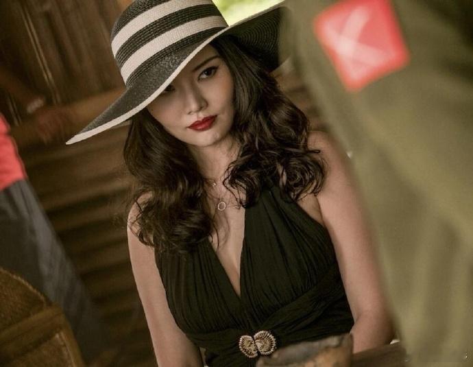 徐冬冬给我看哭了 其实玫瑰这个角色也是给我留下了深刻的印象啊，这一回《追龙》里的