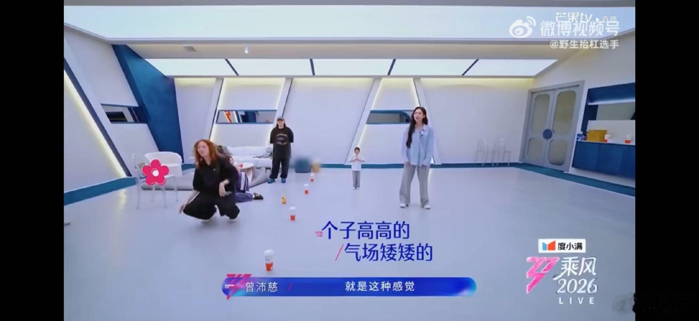 曾沛慈曾沛慈身高高高的气势弱弱的浪姐直播身高看着很出众，气场却软乎乎的，反差萌直