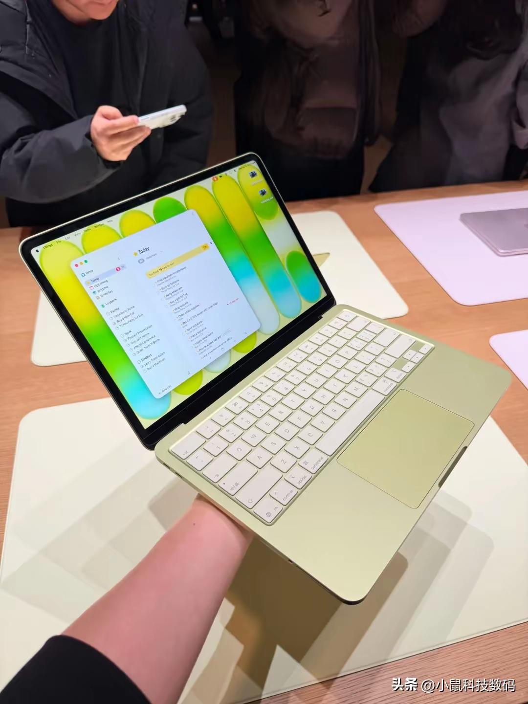 说实话，不知道MacBook Neo有什么好吹的，8+256的配置连个手机都不如