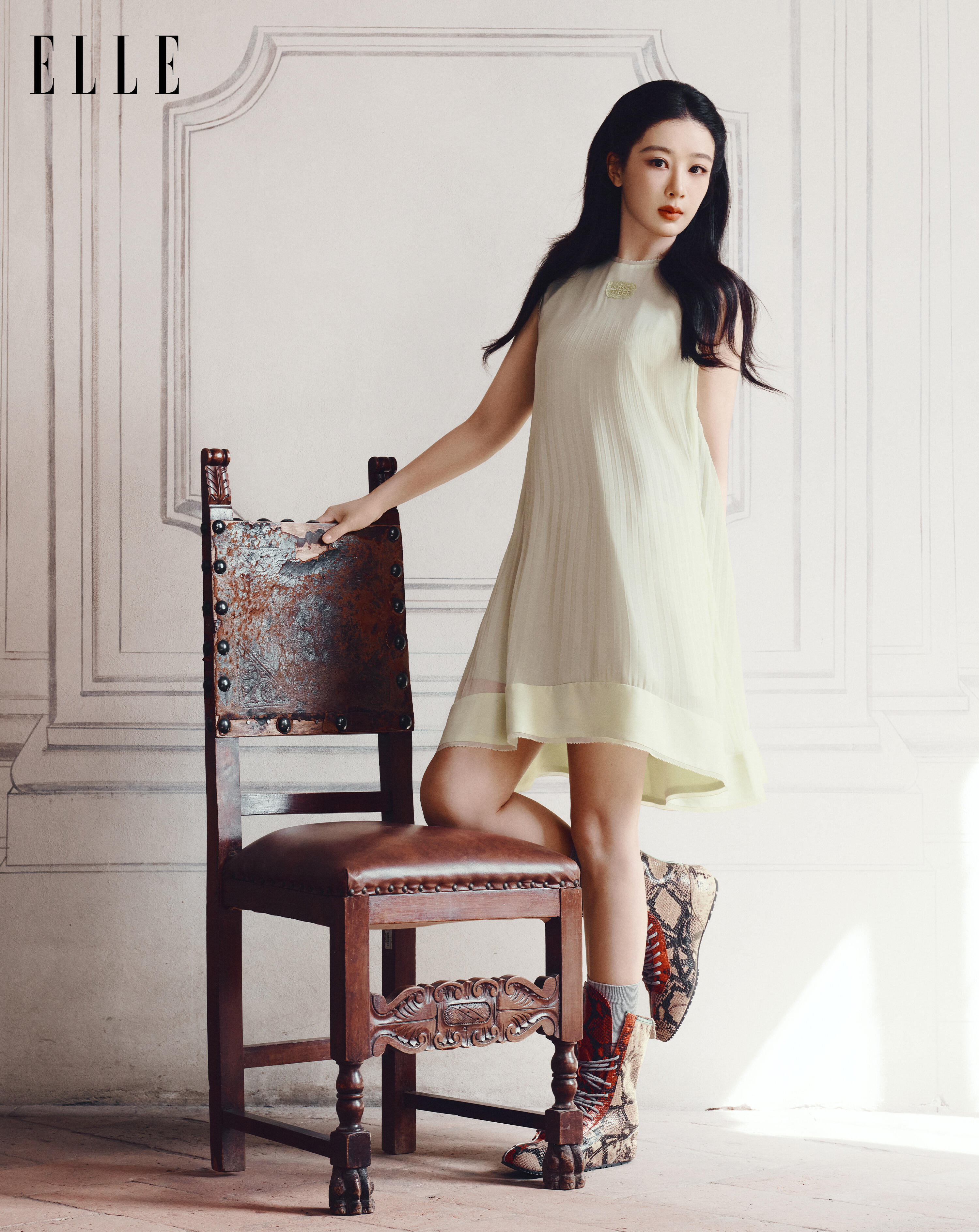 杨紫 in Onitsuka Tiger鬼塚虎，来自ELLE的镜头呈现，新晋品牌