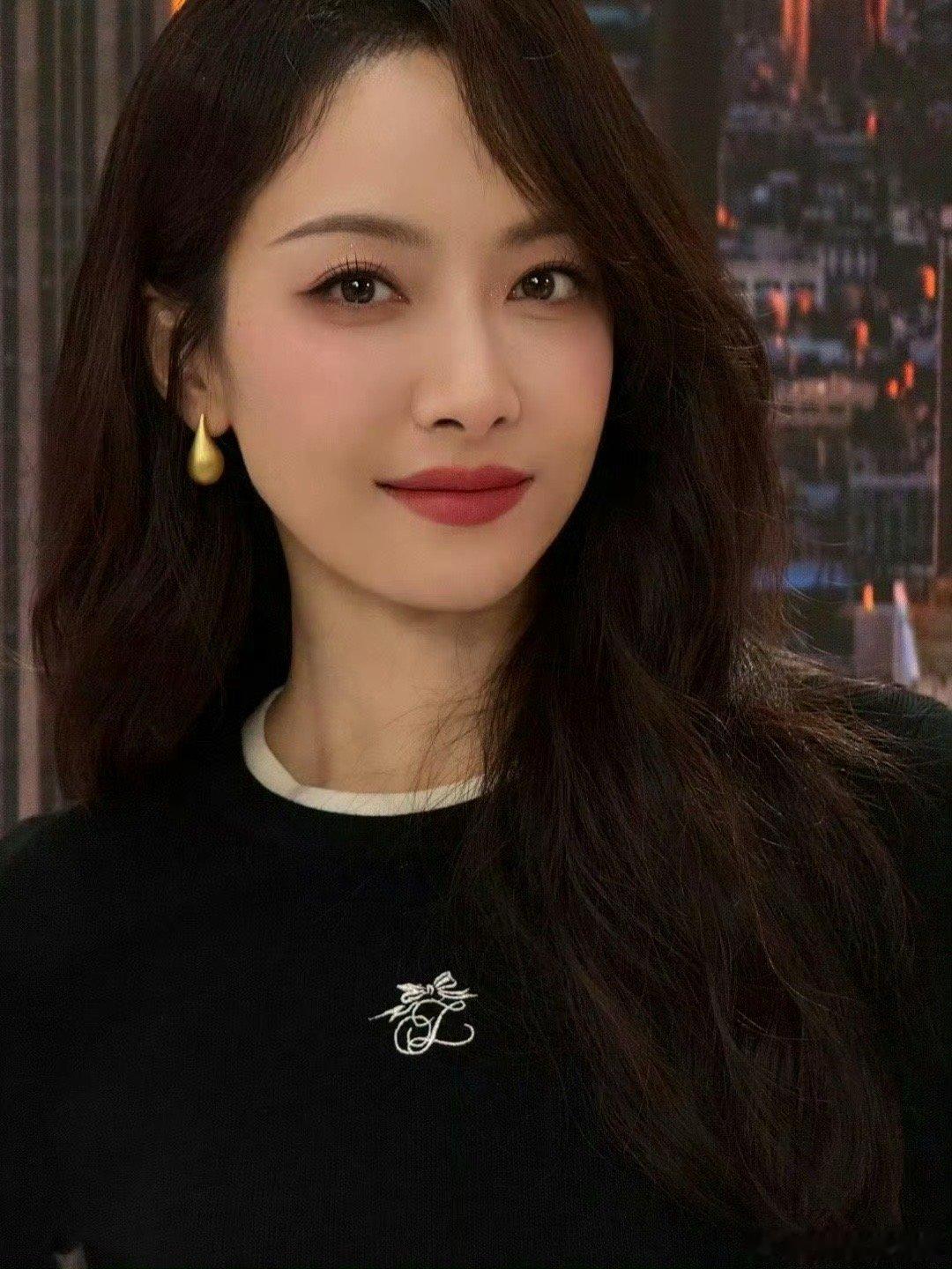 宋茜的花期真的太长了！大水瓶就是这么颜值爆表，魅力无敌[爱慕][爱慕] ​​​