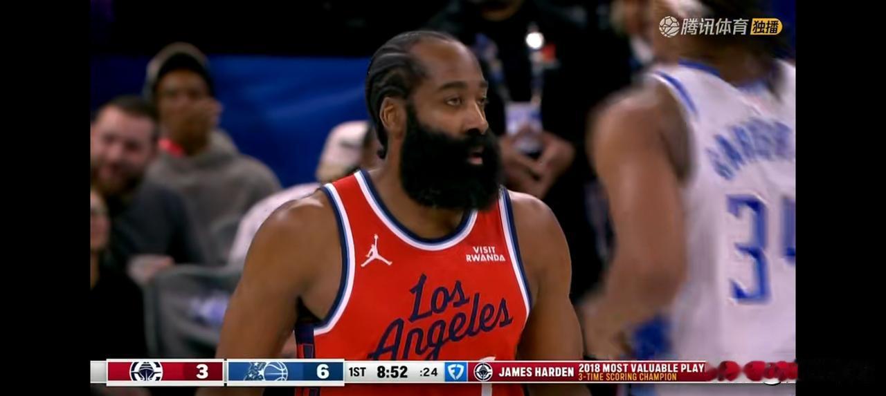 哈登首节11分，得分再次上双，看看首节登能否延续接下来的状态！
快船首节24比3