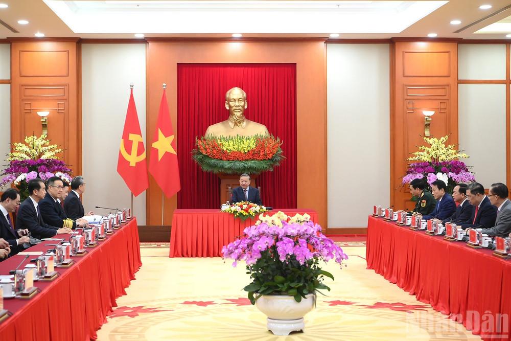 从会务看门道！苏林在会见美国驻越南大使时，跟对方都是平起平坐的。这也是一种对大国