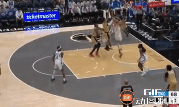 冲突！北京时间3月22日NBA常规赛雷霆对阵奇才的比赛突发冲突，上半场结束前，雷