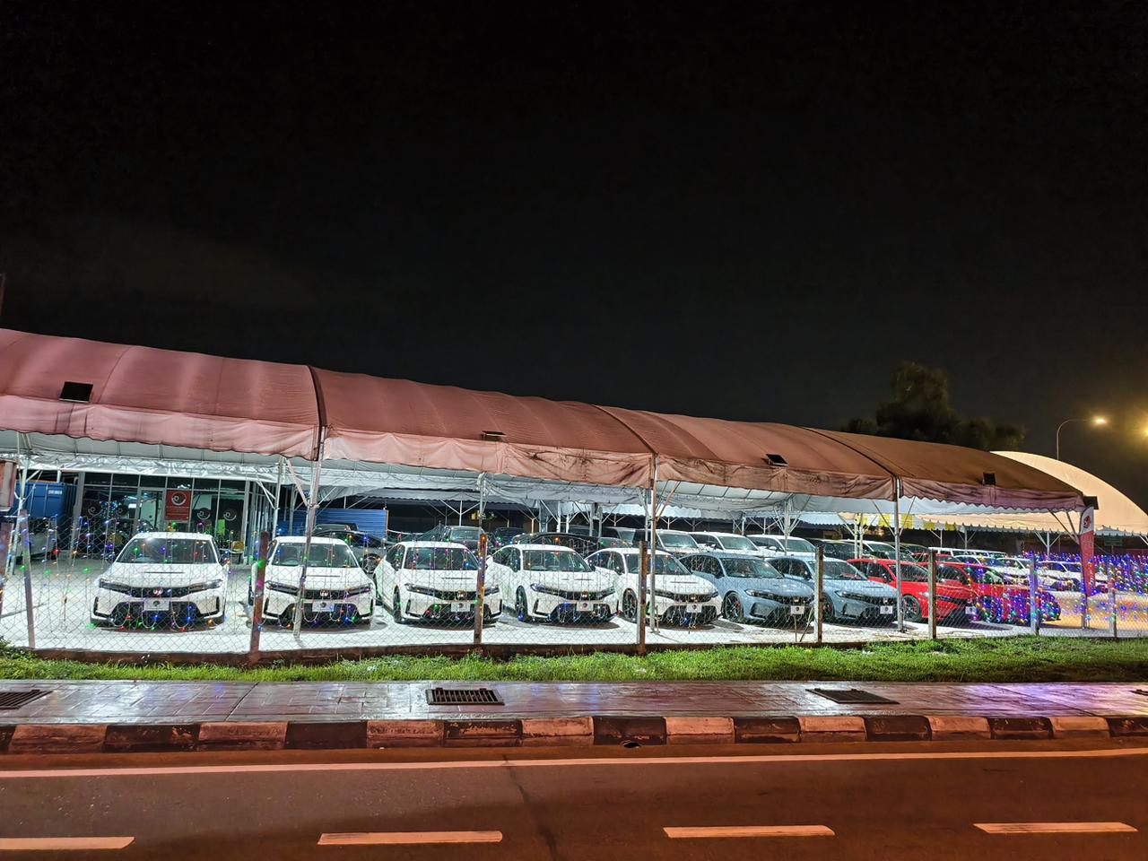 我以为就我们国内FL5存货很多…
谁知道马来西亚槟城一家店就有近20台…
除了蓝