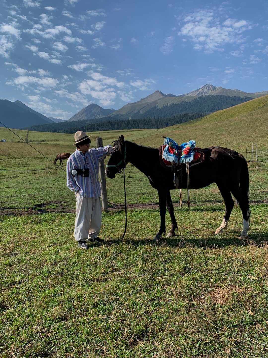 在琼库什台时间变得很慢啊下午起来吃完午饭睡了个回笼觉到晚上七点醒天还是亮亮的！ 