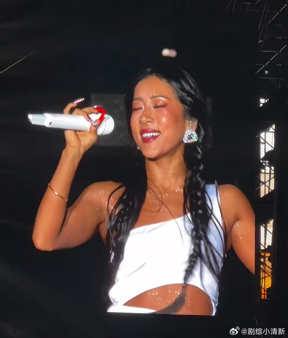 吉克隽逸好辣的高音吉克隽逸飙最亮的高音 吉克隽逸一站上台气场直接拉满，高音滑上去