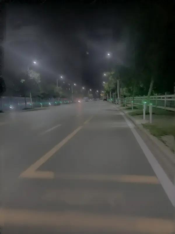 如何判断一个人是否是真朋友？
当你向他诉说自己的委屈时，对方在明知道你委屈的前提
