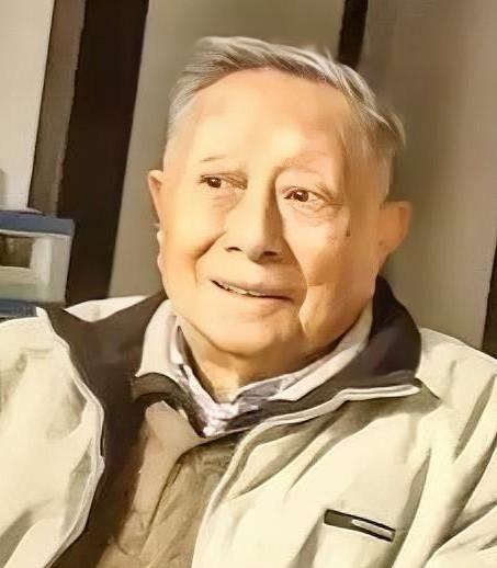 1942年，一名伪军师长派人送给 粟裕两包烟，粟裕疑惑地拆开烟盒一看，里面竟藏了