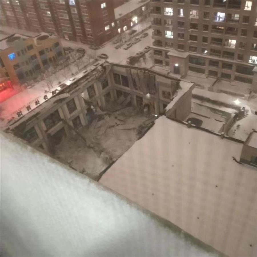科普下为何大雪会压垮建筑物？据新华社消息，6日，黑龙江省桦南县一体育馆发生坍塌。