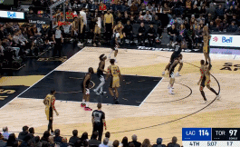 哈登收下第10板，拿下本赛季第一个三双！
北京时间1月27日，快船与猛龙的比赛进