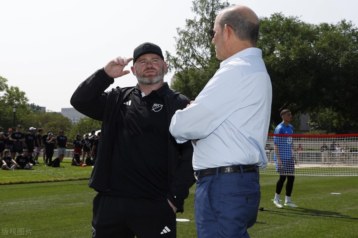 老鲁战梅西，会用什么方法？[捂脸]可惜梅西暂时没机会了，鲁尼的胡子也可以……黑溜