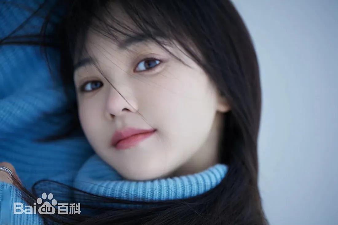胡意旋
中国内地女演员，1995年1月31日出生于云南省昭通市，2017年毕业于