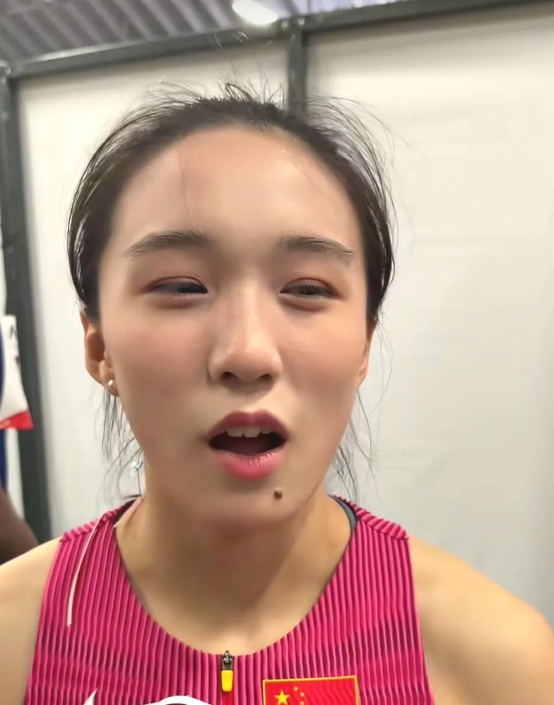 陈妤颉“飘了”，赛后调皮大喊：3金1银我真牛啊！这位17岁未成年的“小孩哥”，这