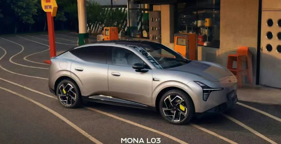 小鹏MONA L03定价应该不会太贵，预计起售价在12-13万之间。轿车版小鹏M