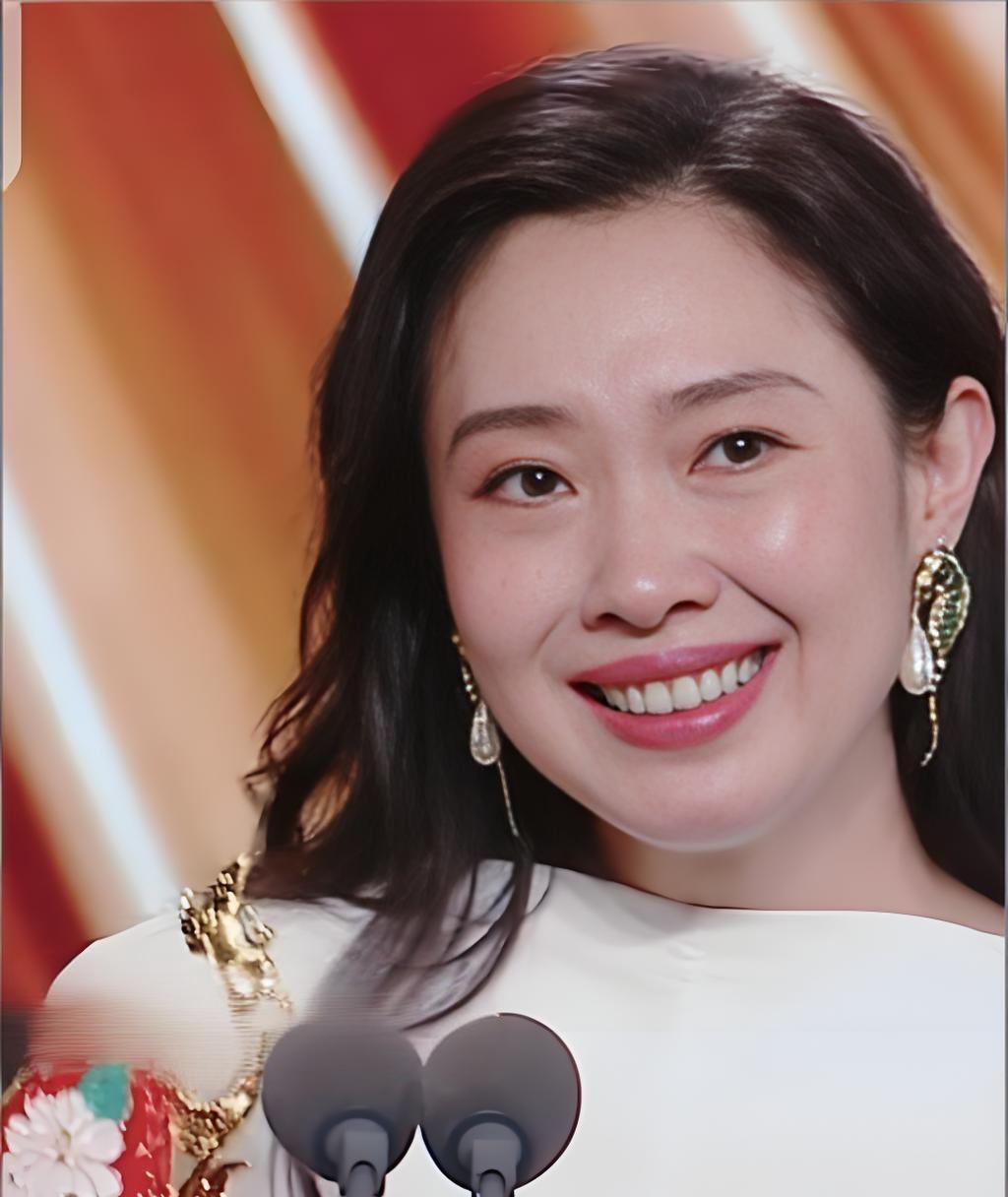 想问大家一个问题：李小璐、王佳佳、杨幂这三个人，你们觉的谁最美？谁最耐看？

李