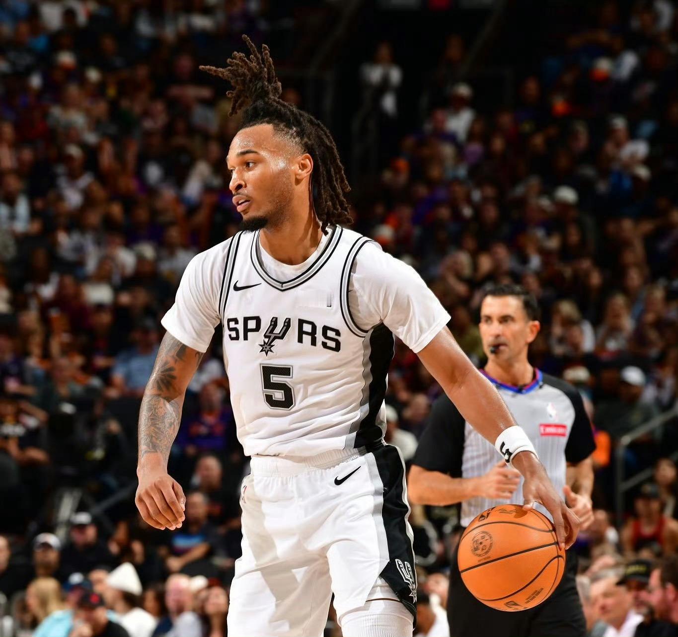 卡斯尔因左臀部伤势本场比赛不会回归 ｜