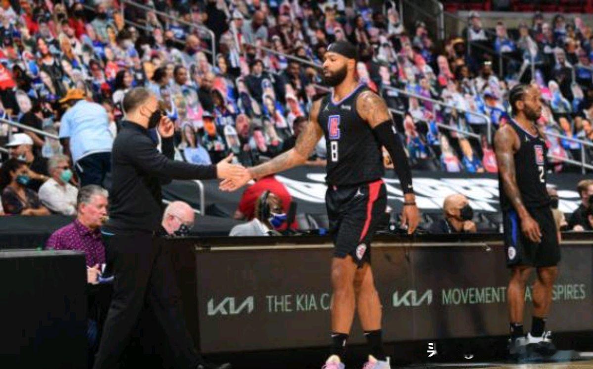 不是吧！惊天大瓜，保罗被裁的导火索竟然是小卡，这很难想象，似乎没什么可信度
前快