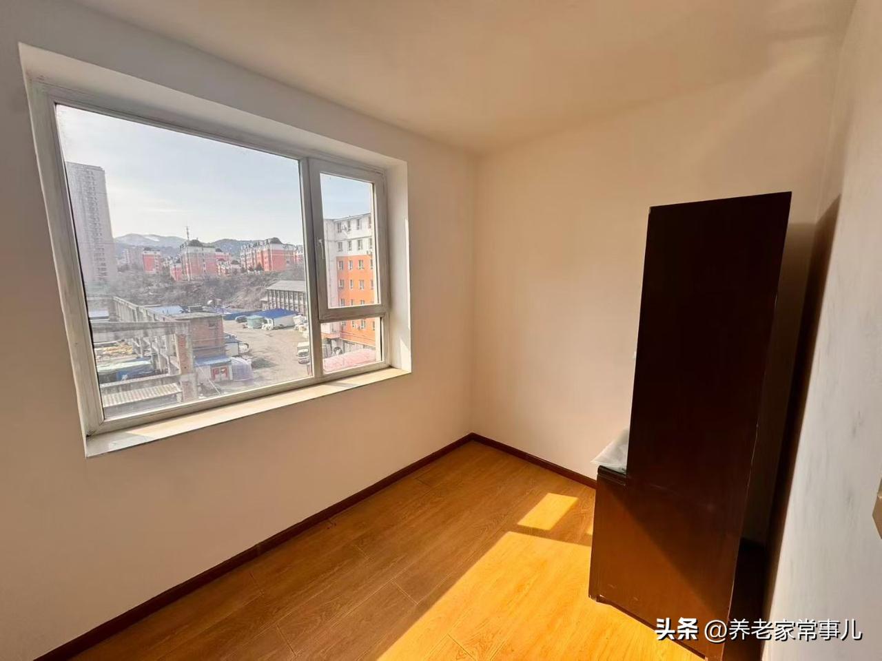 看淡得失，守好本心，不困于人不扰于事，三餐安稳，内心平和。