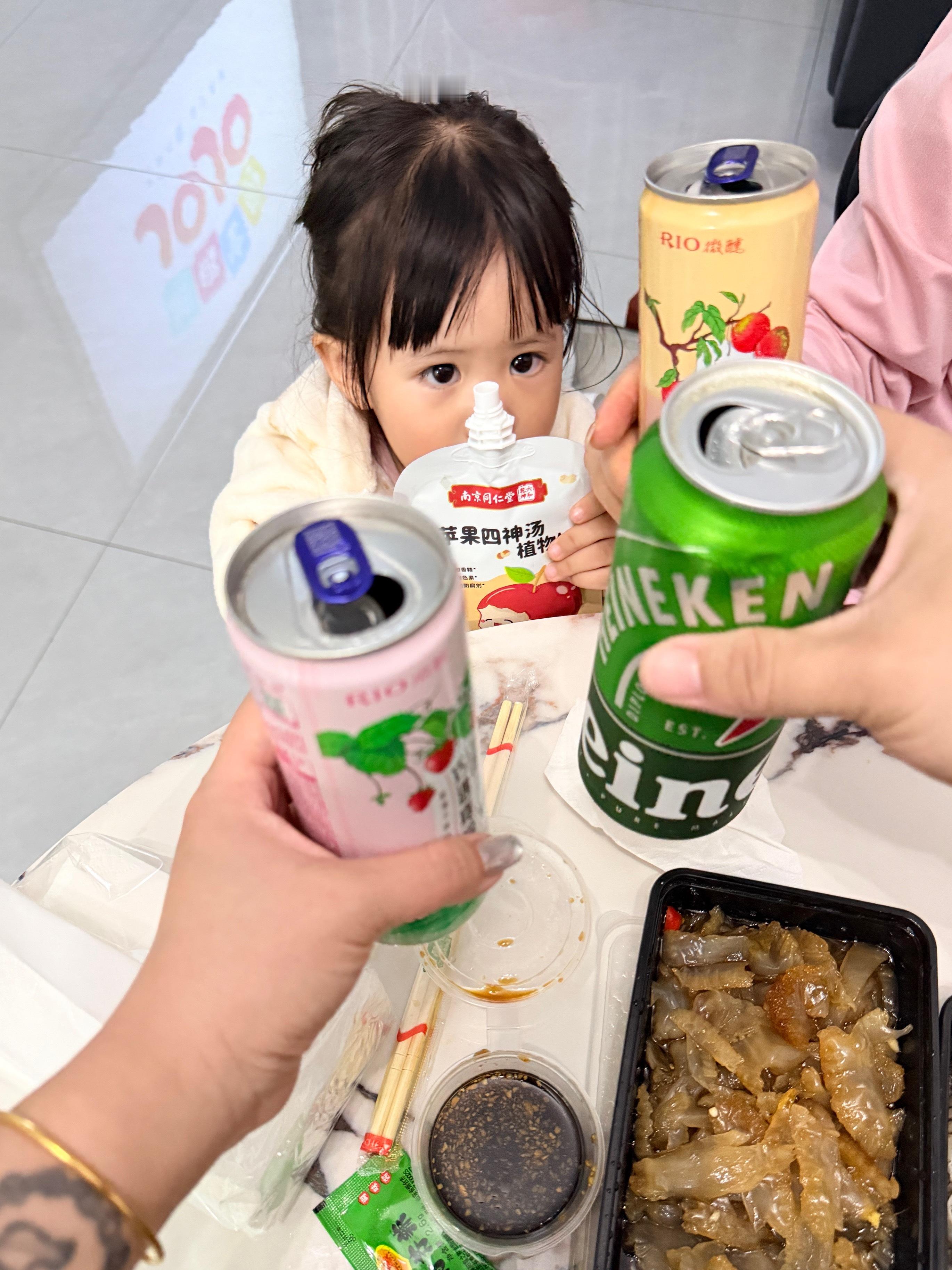 原来娃才是最适合的旅游搭子不用迁就时间也不用找话题小手一牵就乖乖跟着你💕一起吃