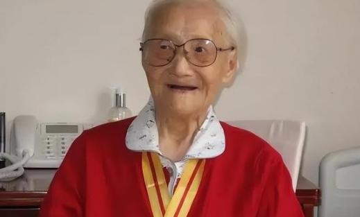 1955年，毛主席收到来自周总理的急报，说“我党的恩人”被误捕入狱，需要紧急救援