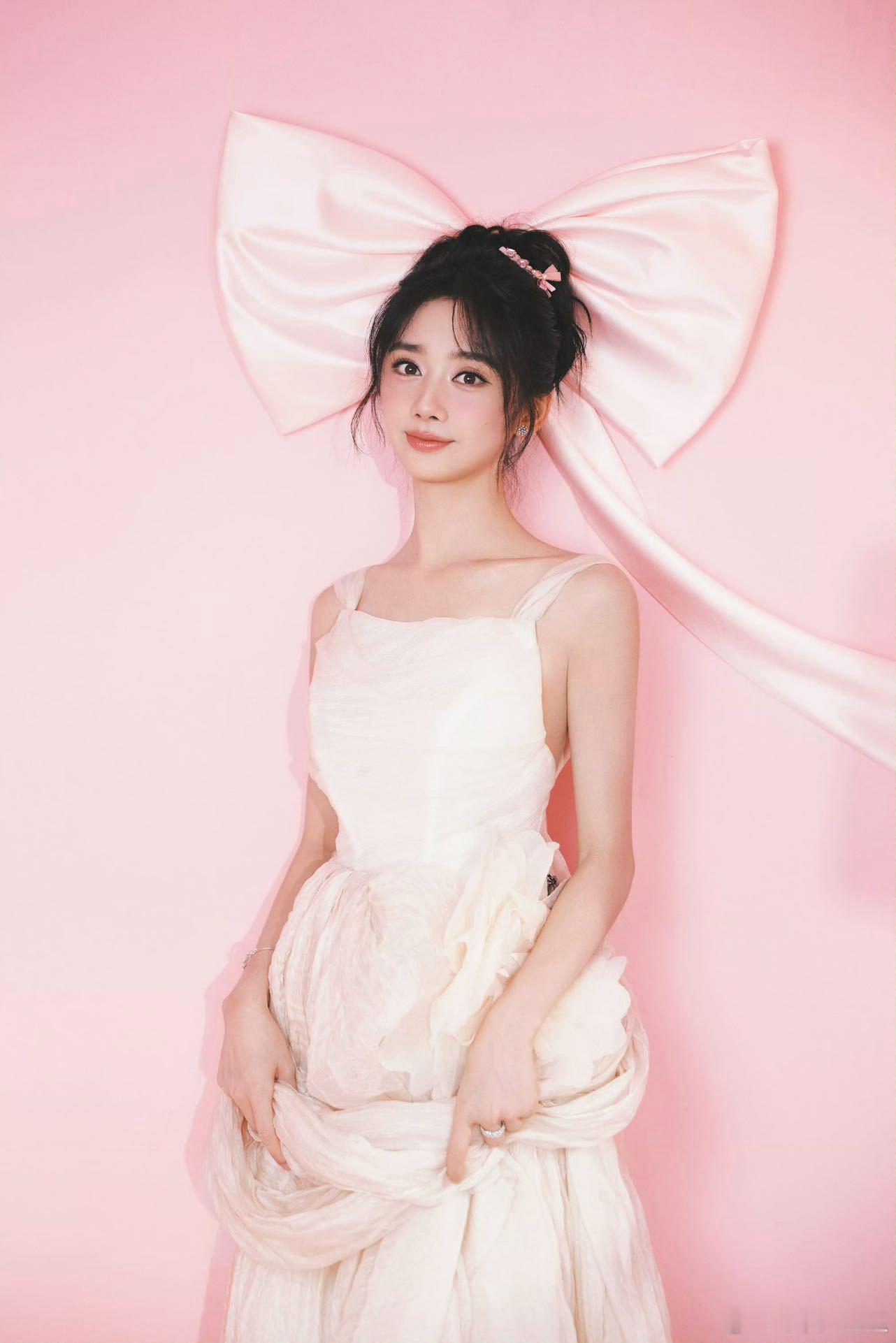 王影璐把豆汁当水喝 天呐王影璐是豆汁界的“隐藏大佬”吧！直播里别人喝水润喉，她直