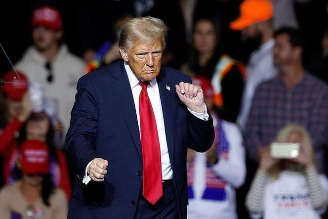 特朗普要求护航还点了中国的名字。你不打人家会有封航一说吗？分明就是打群架。特朗普