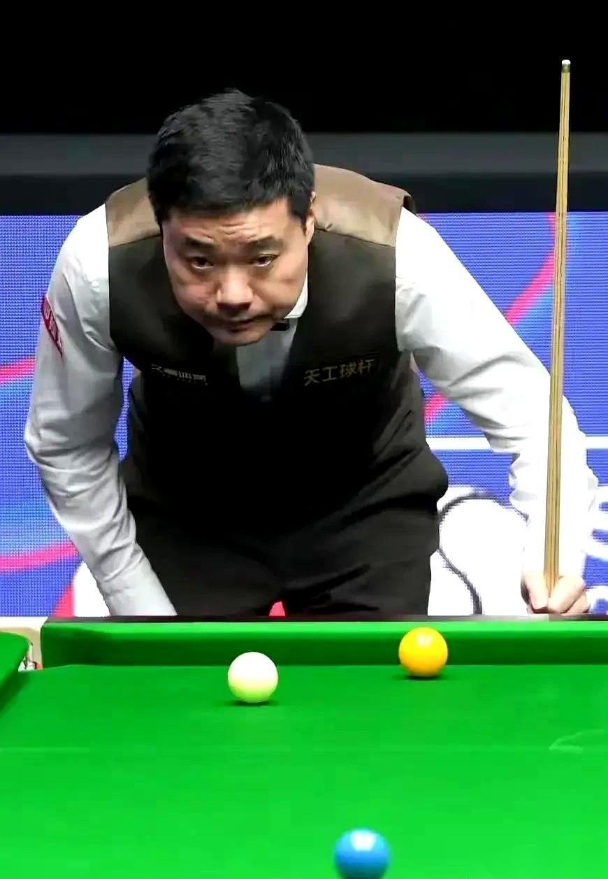 说真的，现在看丁俊晖打球，心里五味杂陈。
以前是享受，现在是揪心。
那种送到手边