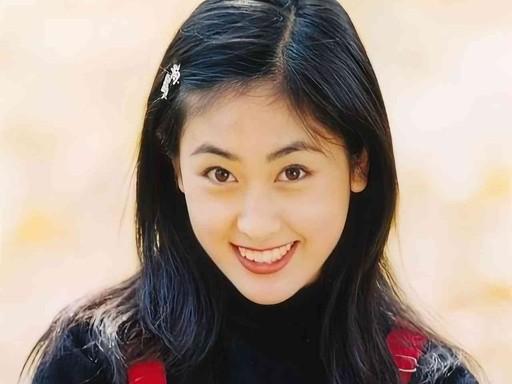 她是 “回族第一美女”，当年被 “皇阿玛” 张铁林玩弄感情，转身竟嫁给了港片里‘