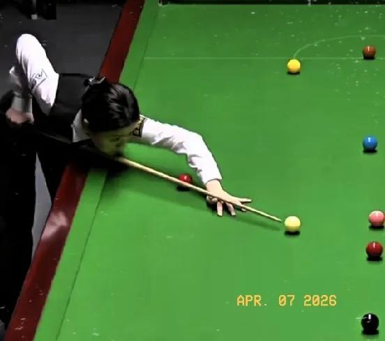 好消息！
在斯诺克这块男孑驰骋的疆场，谁说女子不如男！

中国女将白雨露在1-3