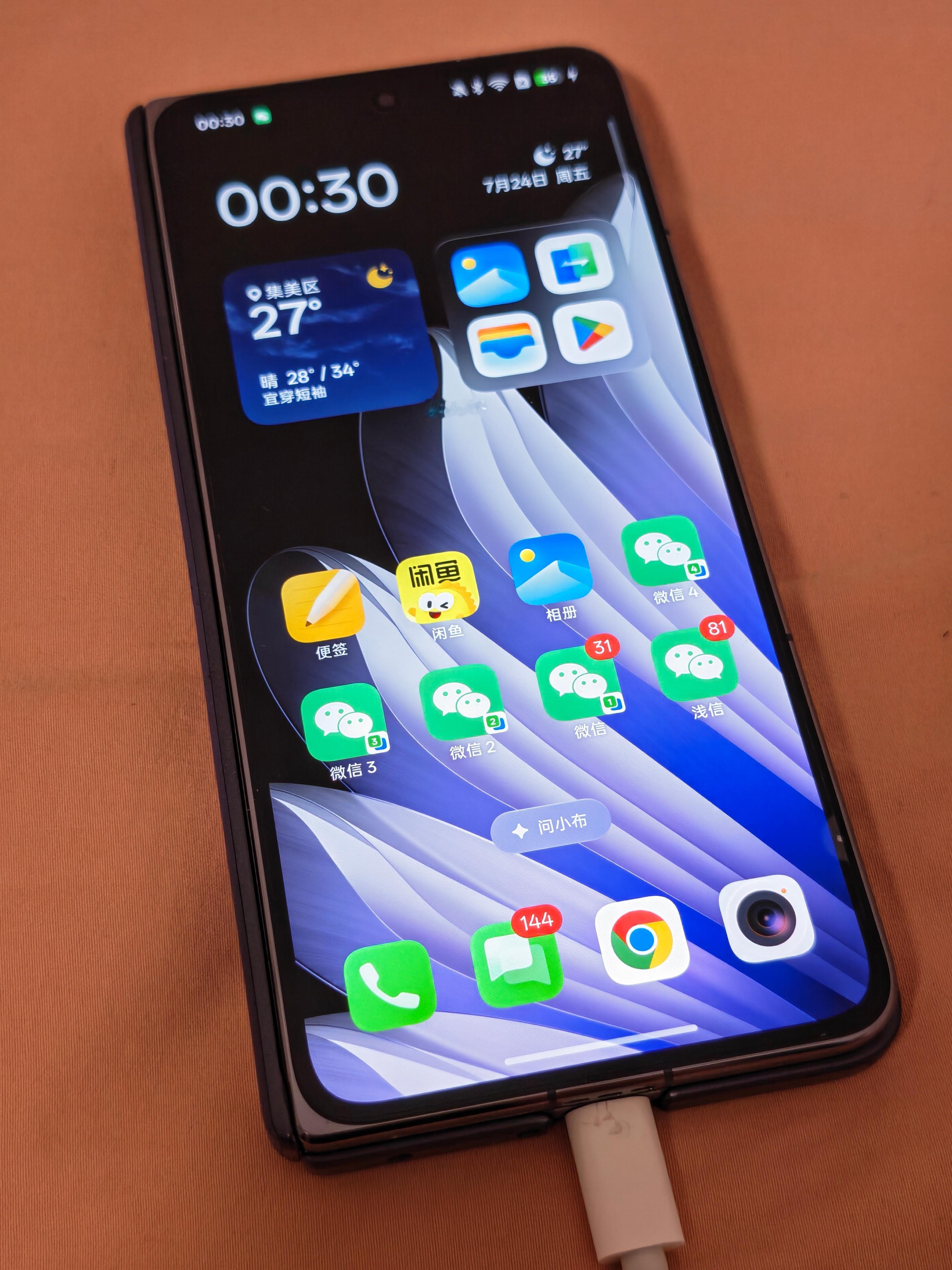 给回收同事的工作机从摩托罗拉升级 Find N5 了，因为 OPPO 的系统最多