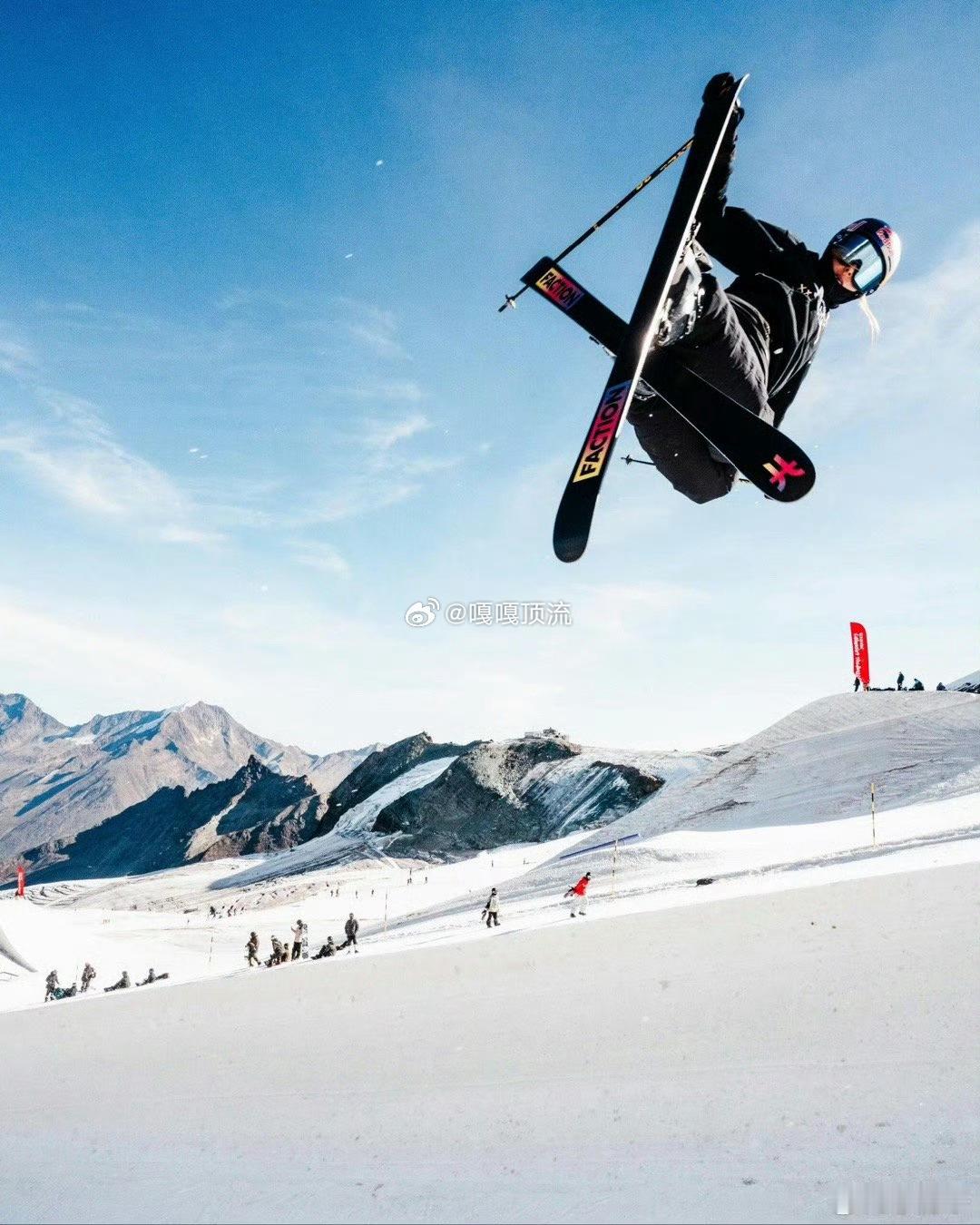 谷爱凌真的会御雪飞行 谷爱凌的滑雪技术简直封神！平缓雪道、陡峭山坡，她都能如风般