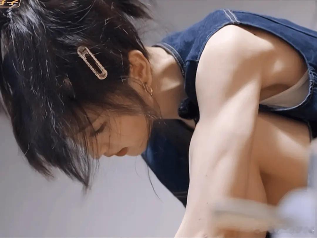 田曦薇金刚芭比啊！这肌肉和脸形成强烈反差[笑cry] ​​​