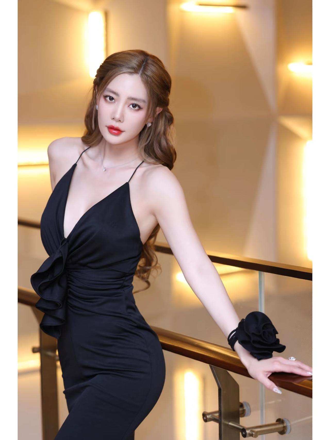 刚说“天天说爱你”就离了？
克拉拉6年豪门婚姻藏不住了

惊了！“亚洲第一美”克