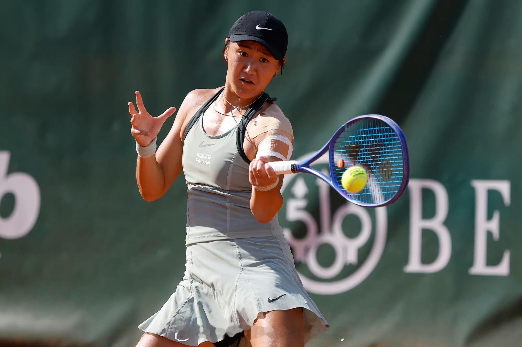 王曦雨挽救4赛点出局WTA250孟菲斯站首轮，麦克纳莉以4-6 6-3 7-6(
