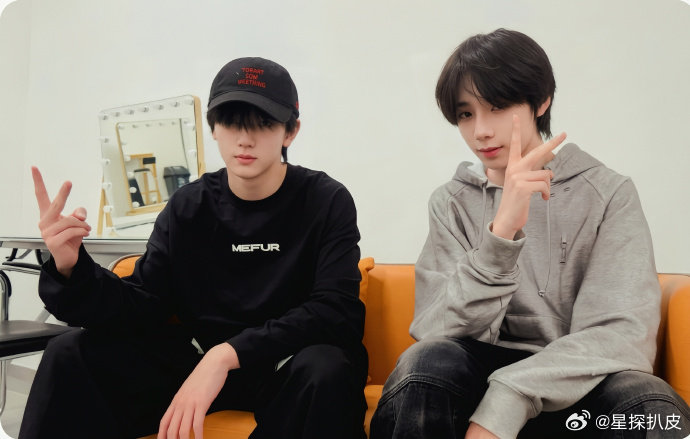 橹穆进行曲播放量破亿参与人数破万橹穆进行曲播放量破1.5亿哨声一响橹穆登场！恭喜