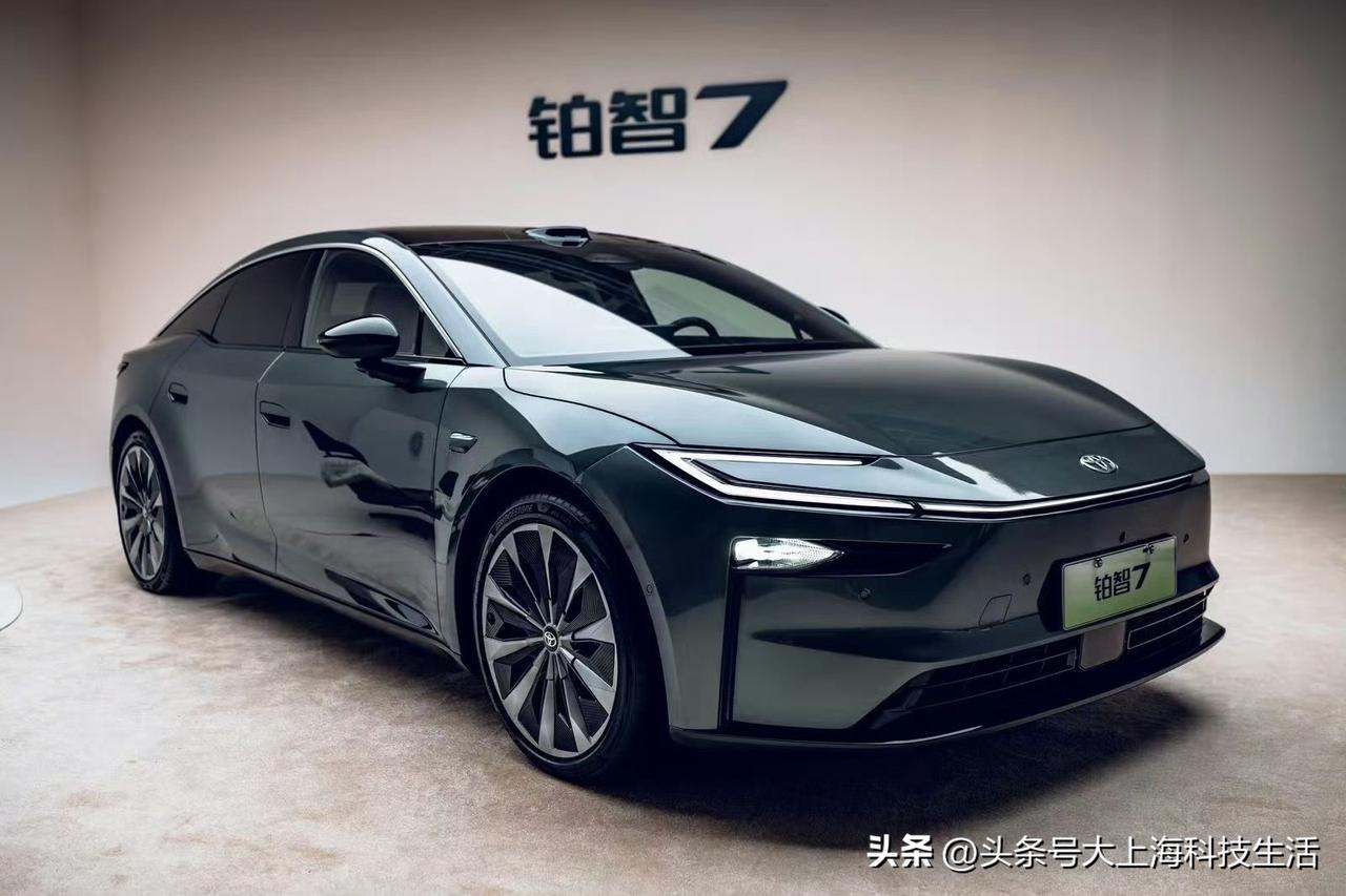 很多人可能不知道，广丰可是小米人车家生态的铁哥们。铂智7这台车不仅能无缝连接小米