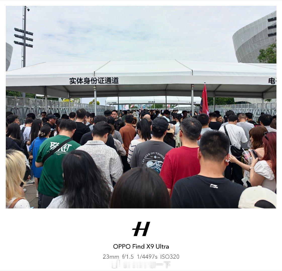 上次易烊千玺来也没这样，时代少年团这么强吗 成都·高新体育中心多功能体育馆