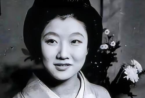 中国连长不忍杀害日本女俘虏，将其带回家乡隐姓埋名成婚，相守三十二年后，才知晓妻子