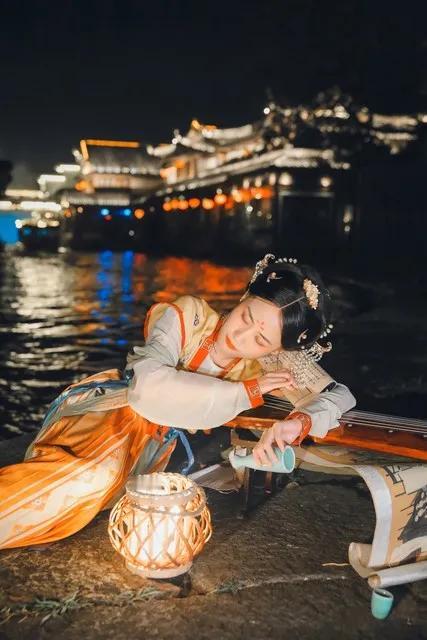 如何评价东方古典美女的魅力身姿娇娆着古装,温柔娴雅擅打扮。沉鱼落雁开先例,闭月羞