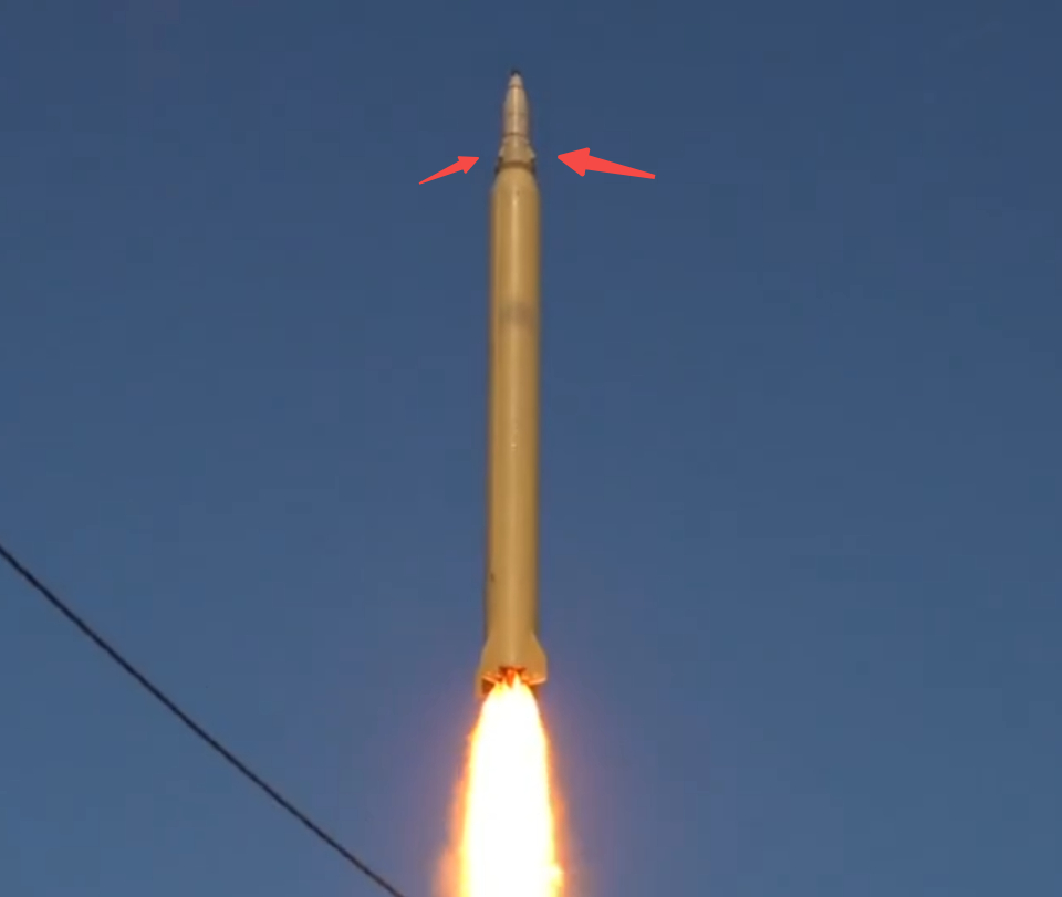 弹头带有修正舵翼的伊朗加德尔液体燃料中程弹道导弹 