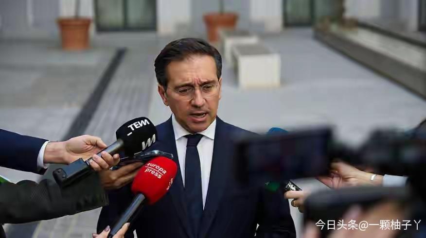 特朗普在白宫当着德国总理默茨的面，大骂西班牙不配合美军基地使用、军费不达标，还威