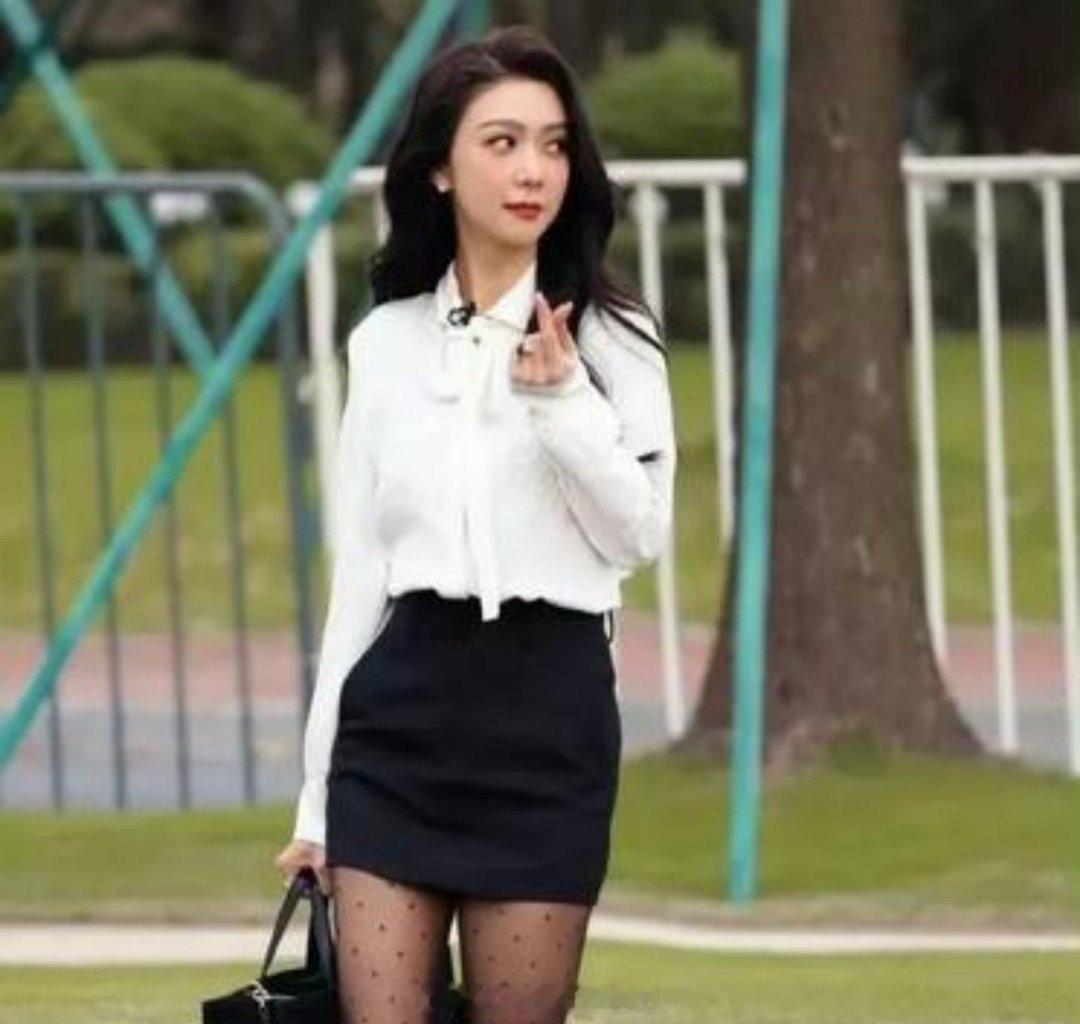 40多岁的薛凯琪真是风韵犹存啊，应该没有人不喜欢这样的吧 